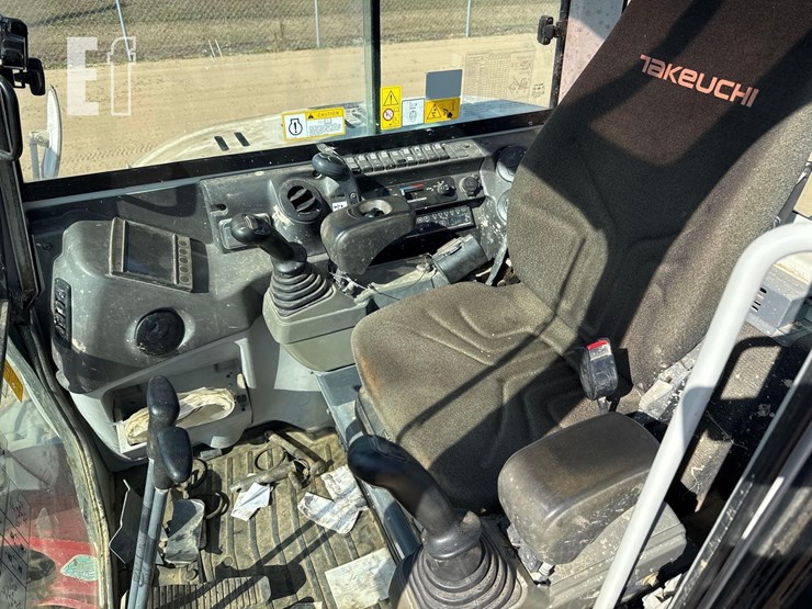 2020-takeuchi-tb260-image-29