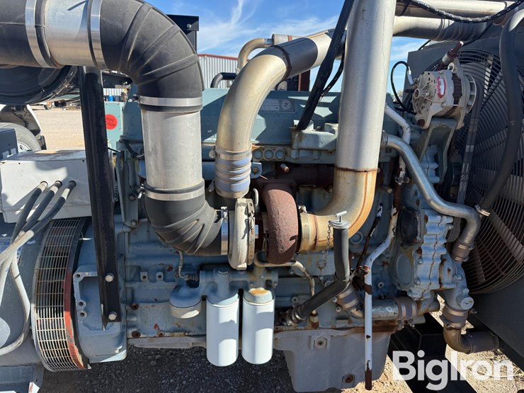 marathon-magnaplus-200kw-skid-mounted-diesel-generator-image-9