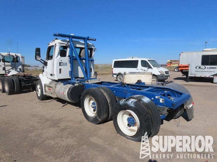 2018-peterbilt-567-image-4