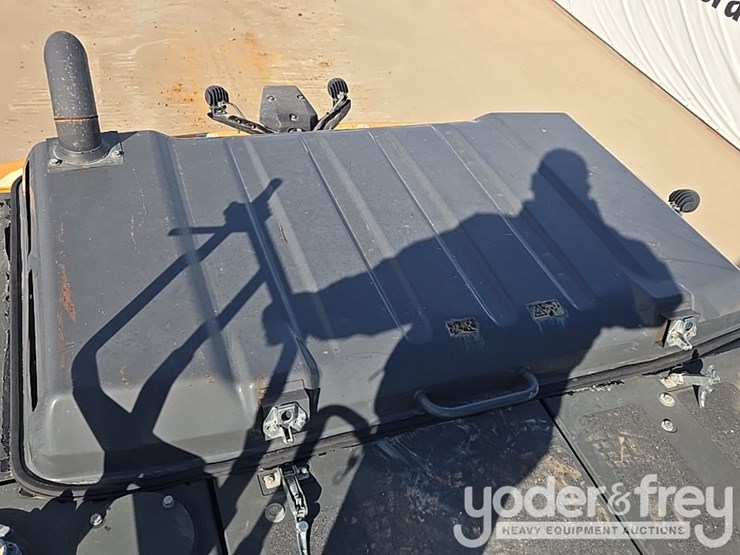 2021-case-cx210-lc-image-138