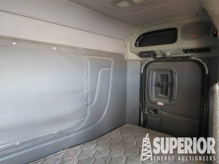 peterbilt-388-image-13