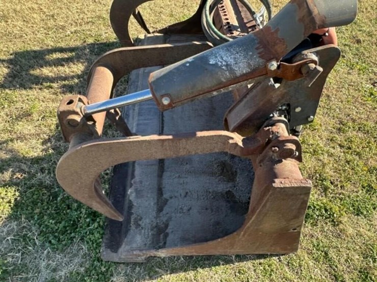 shopbuilt-hydraulic-skid-steer-grapple-bucket-image-3