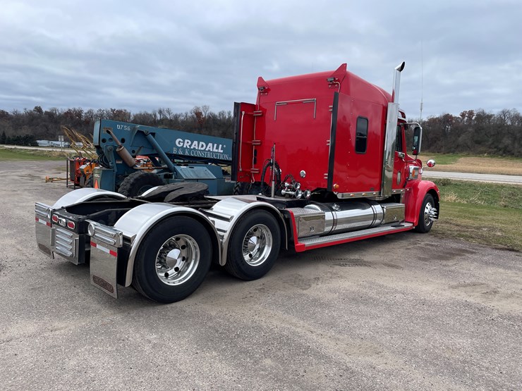 #1043-•-2009-freightliner-semi-(wi-title-in-delay)-image-5