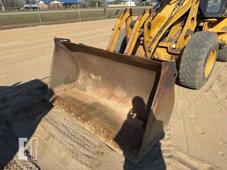 caterpillar-906-image-15