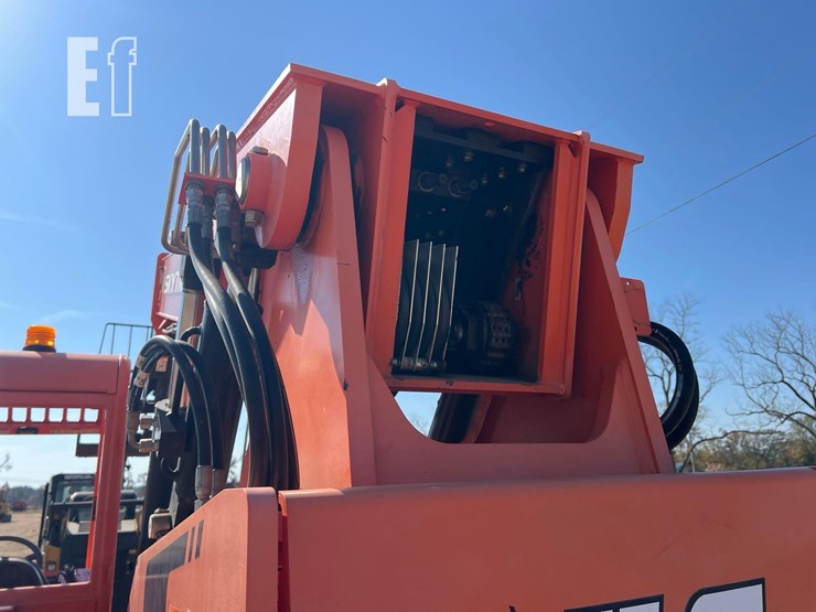 2019-jlg-6042-image-21