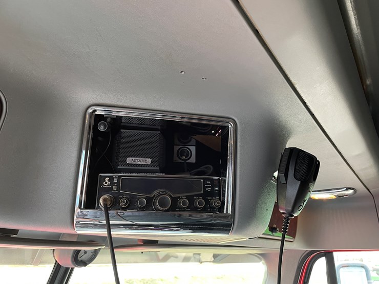 #1043-•-2009-freightliner-semi-(wi-title-in-delay)-image-43