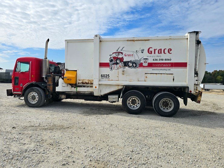 2005-peterbilt-320-image-8