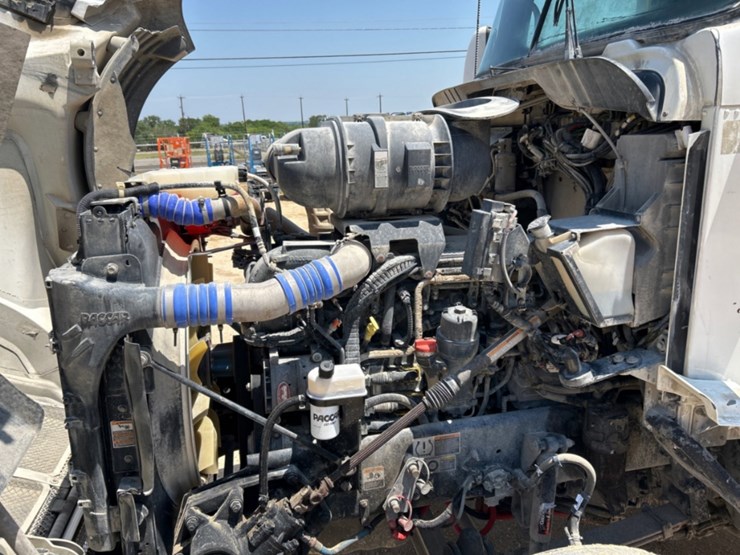 2016-kenworth-t660-image-10