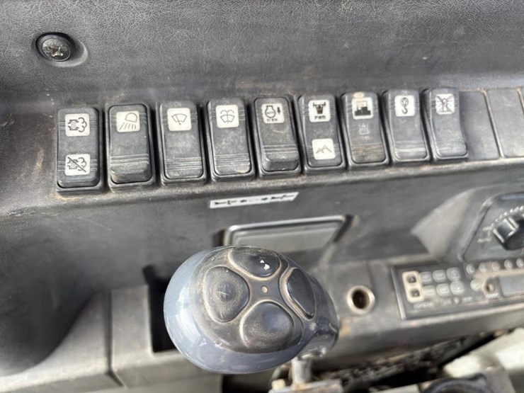 2014-takeuchi-tb290-image-39