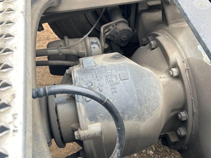 peterbilt-579-image-16