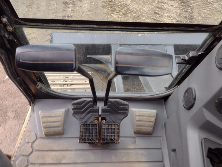 caterpillar-307.5-image-8