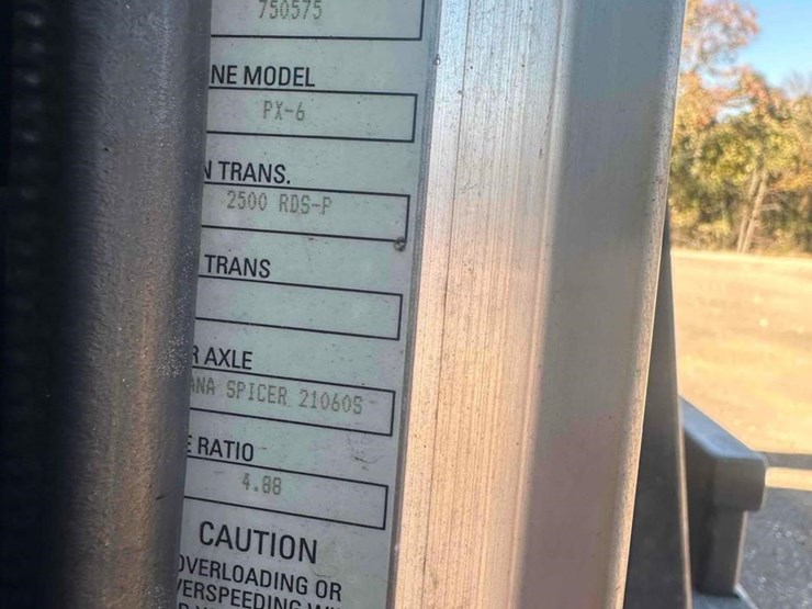 2008-peterbilt-335-image-23