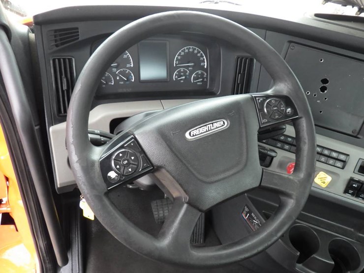 freightliner-cascadia-116-image-20