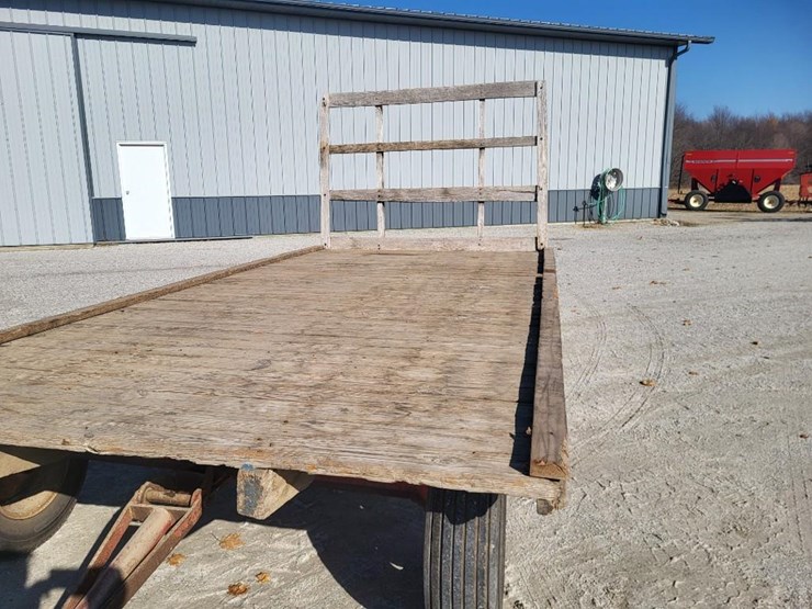 hay-wagon-w/running-gear-image-9