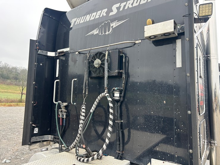 2005-kenworth-w900l-image-12