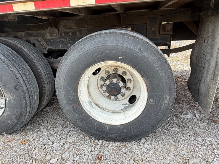 peterbilt-357-image-9