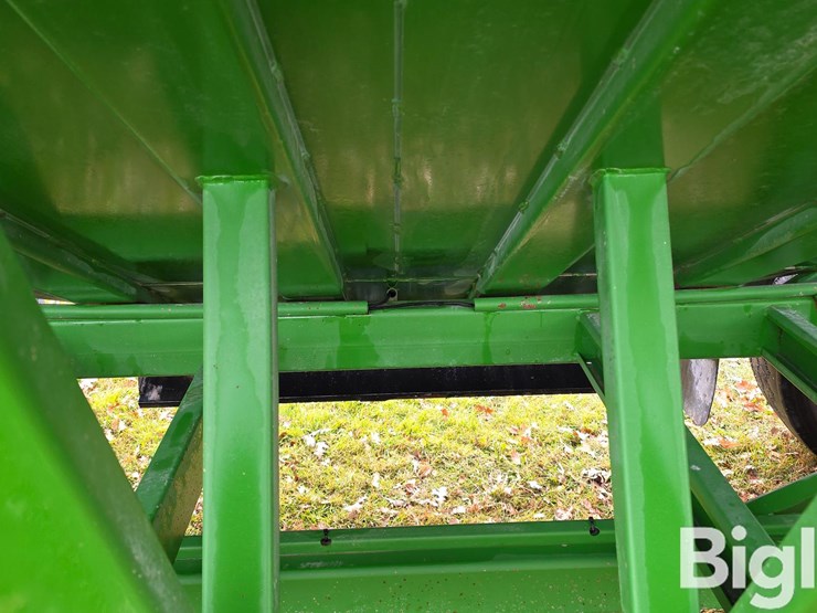 unverferth-brent-gt-644-gravity-wagon-image-19