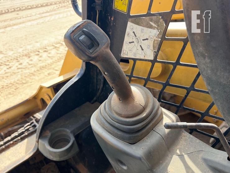 2017-caterpillar-259d-image-28