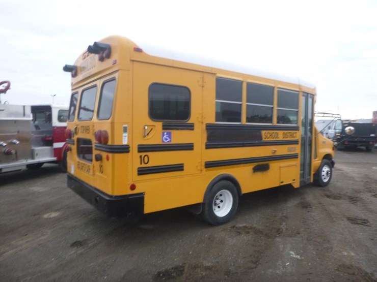 2004-ford-e450-image-3