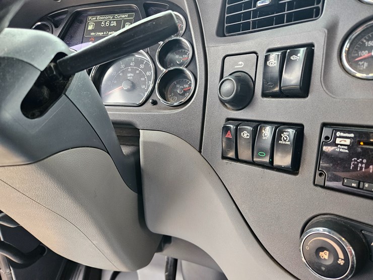 peterbilt-579-image-66