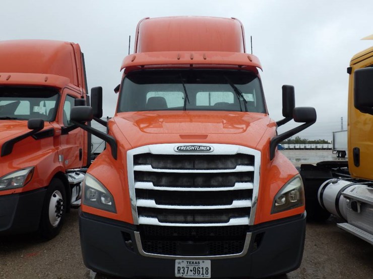 2019-freightliner-cascadia-116-image-2