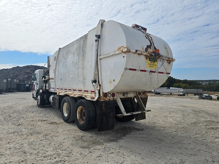 2003-peterbilt-320-image-15