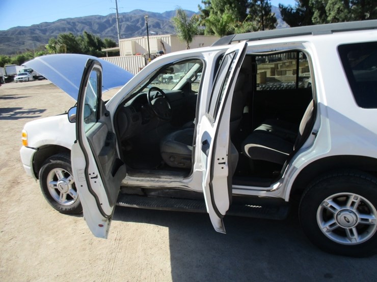 ford-explorer-xlt-image-13