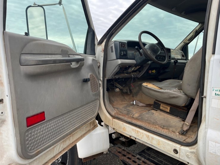 2001-ford-f750-image-15