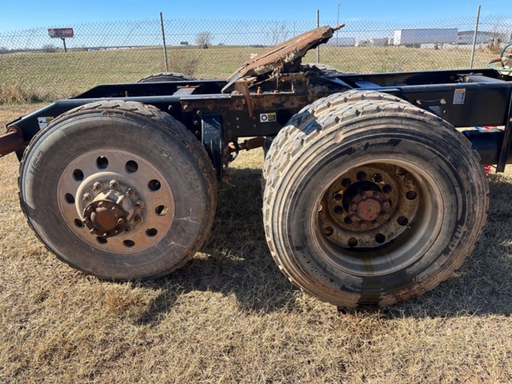 2011-peterbilt-367-image-10