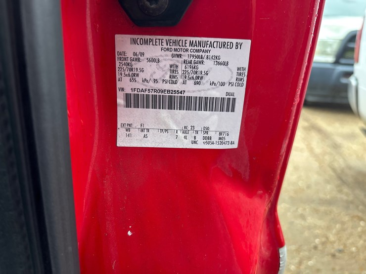 ford-f550-xl-image-13