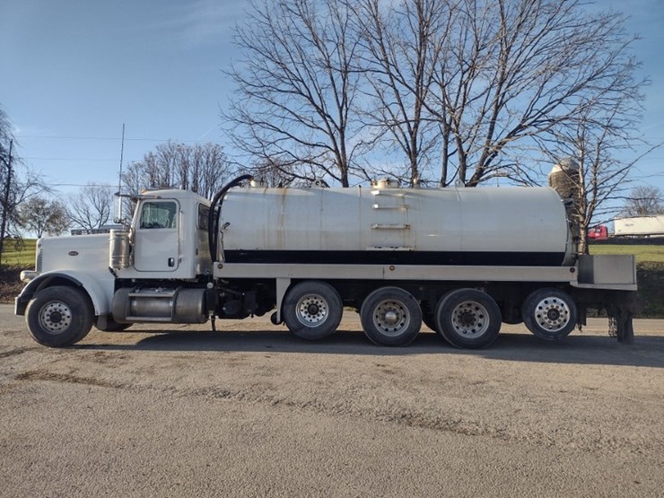 peterbilt-389-image-1