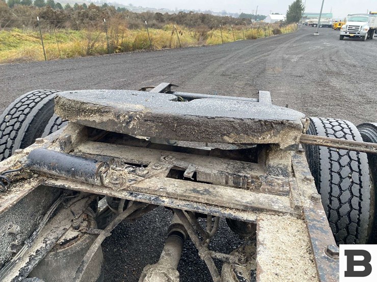 1993-freightliner-fld120-image-22