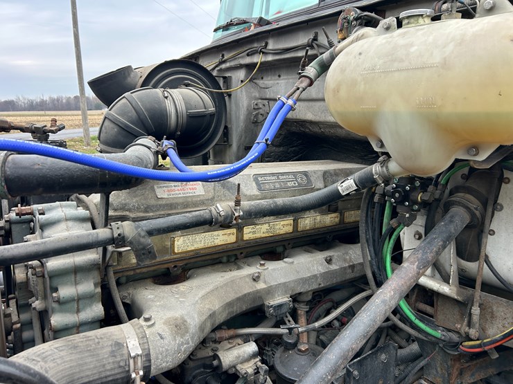 #95-•-volvo-semi-image-48