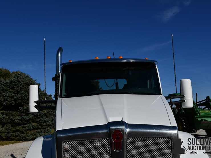2020-kenworth-t880-image-10