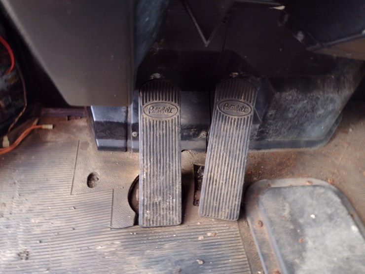 peterbilt-357-image-10