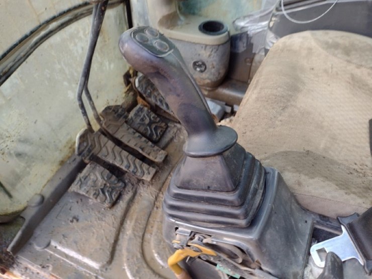 caterpillar-325d-image-11