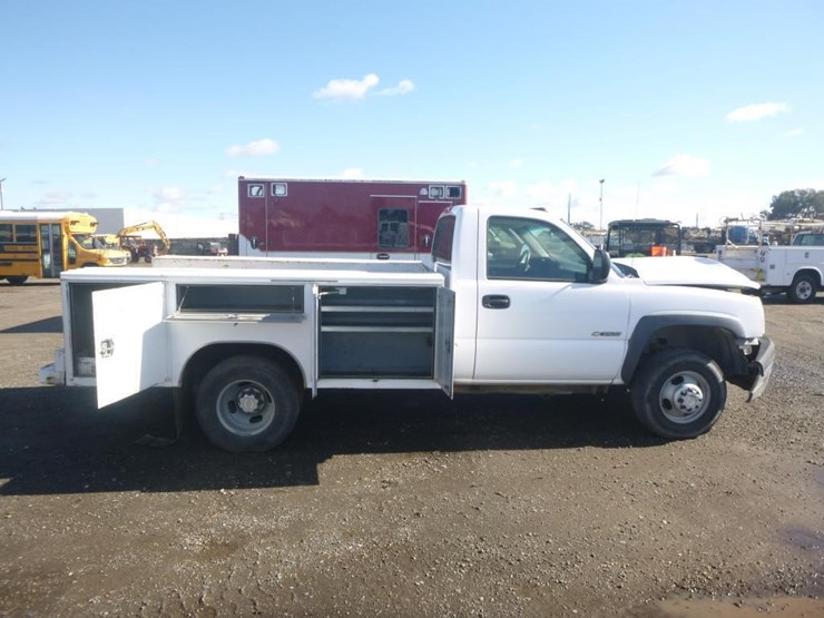 2005-chevrolet-3500-image-6