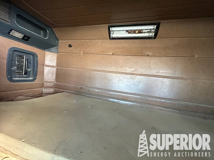 peterbilt-357-image-12