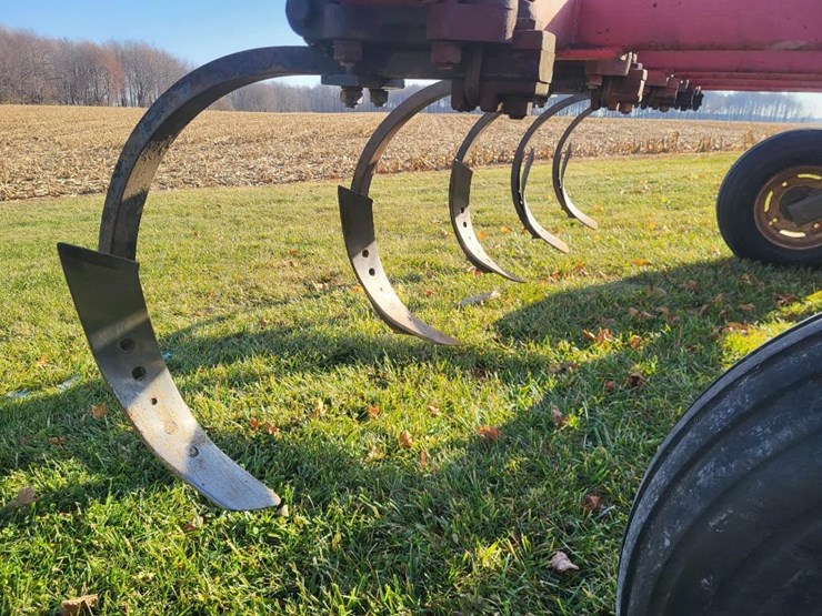 brillion-9-shank-soil-saver-image-18