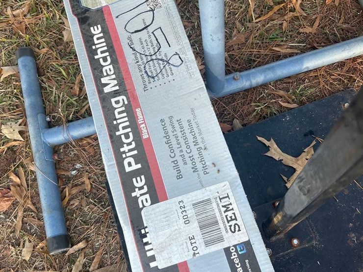 softball-&-baseball-hitting-&-catching-gear-image-2