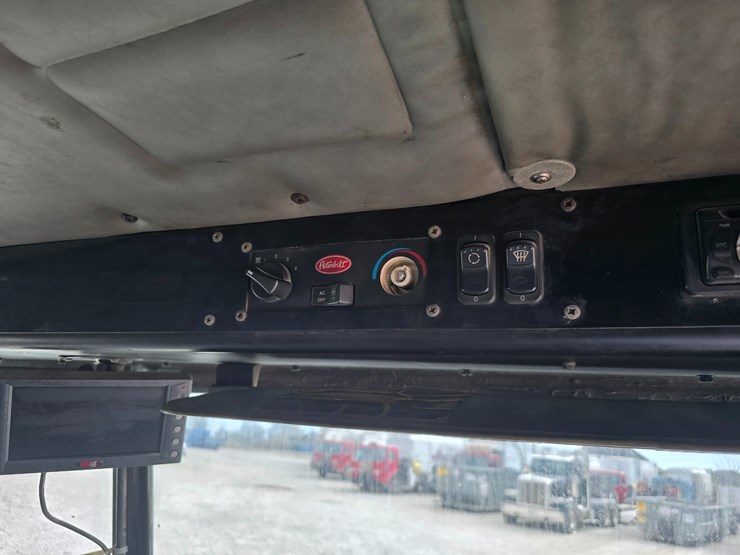 2003-peterbilt-320-image-69