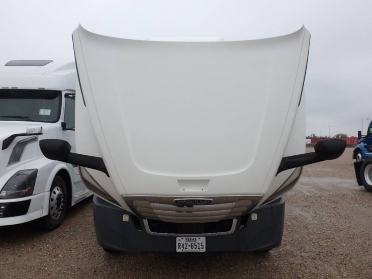 freightliner-cascadia-126-image-25