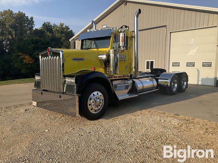 kenworth-w900-image-1