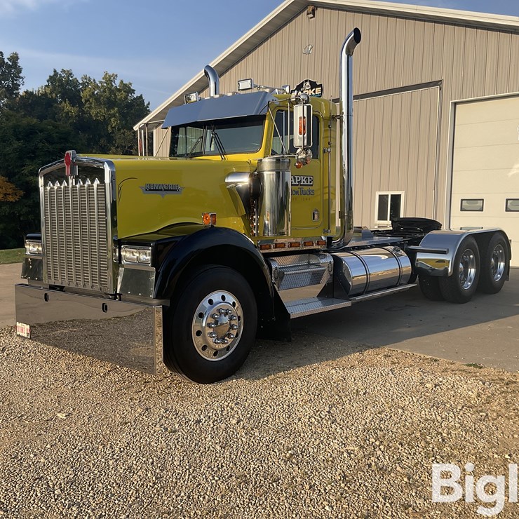 KENWORTH W900