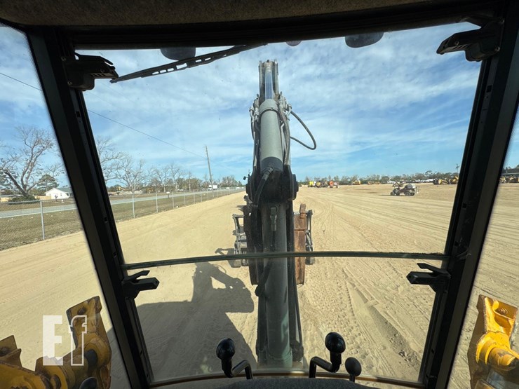 2010-deere-310j-image-37