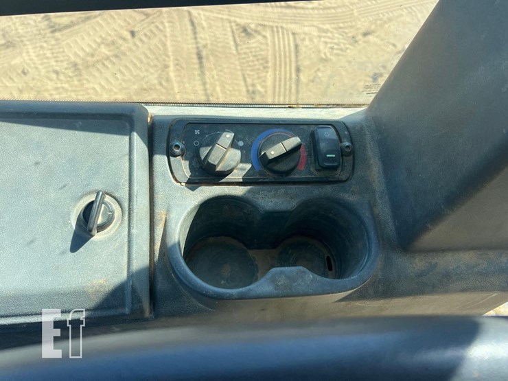 2022-caterpillar-d3-lgp-image-35