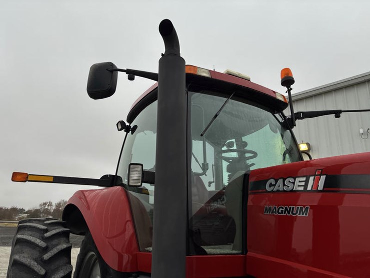 case-ih-magnum-245-image-18