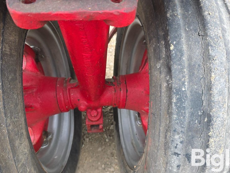 1951-farmall-m-2wd-tractor-image-14