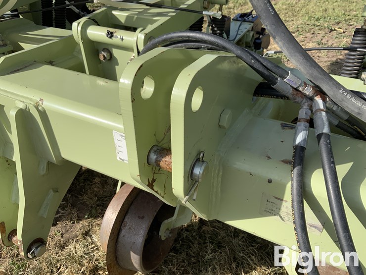 2013-orthman-12r30”-1tripr-strip-till-machine-image-12