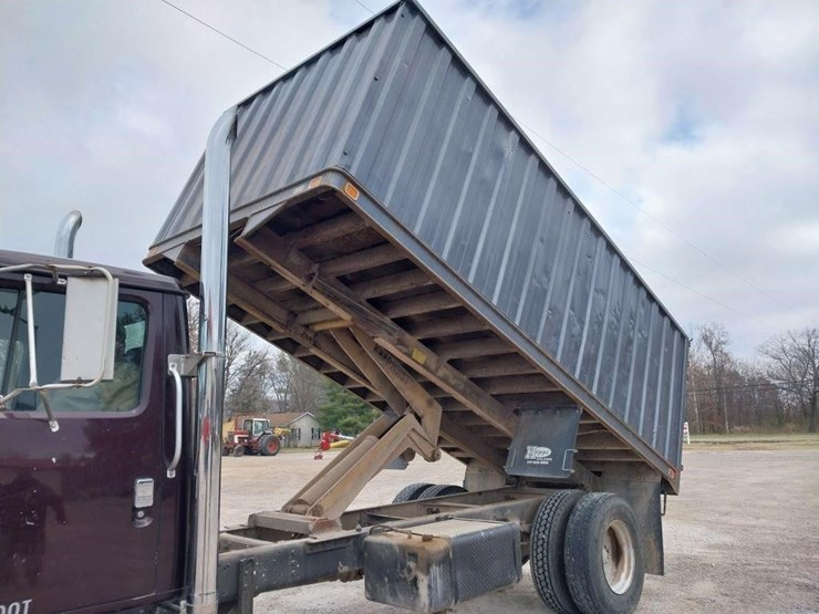 international-4700-image-15